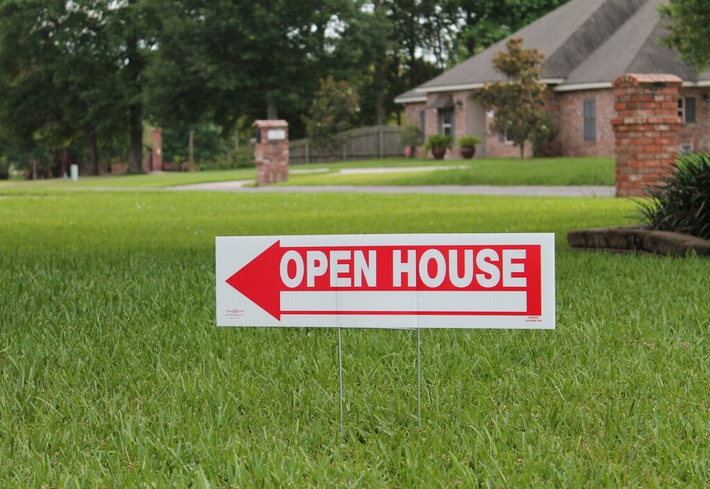 Open house sign outside of property