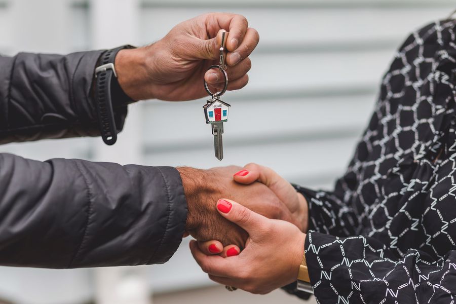 Realtor handing out the keys for a new owner in Arizona